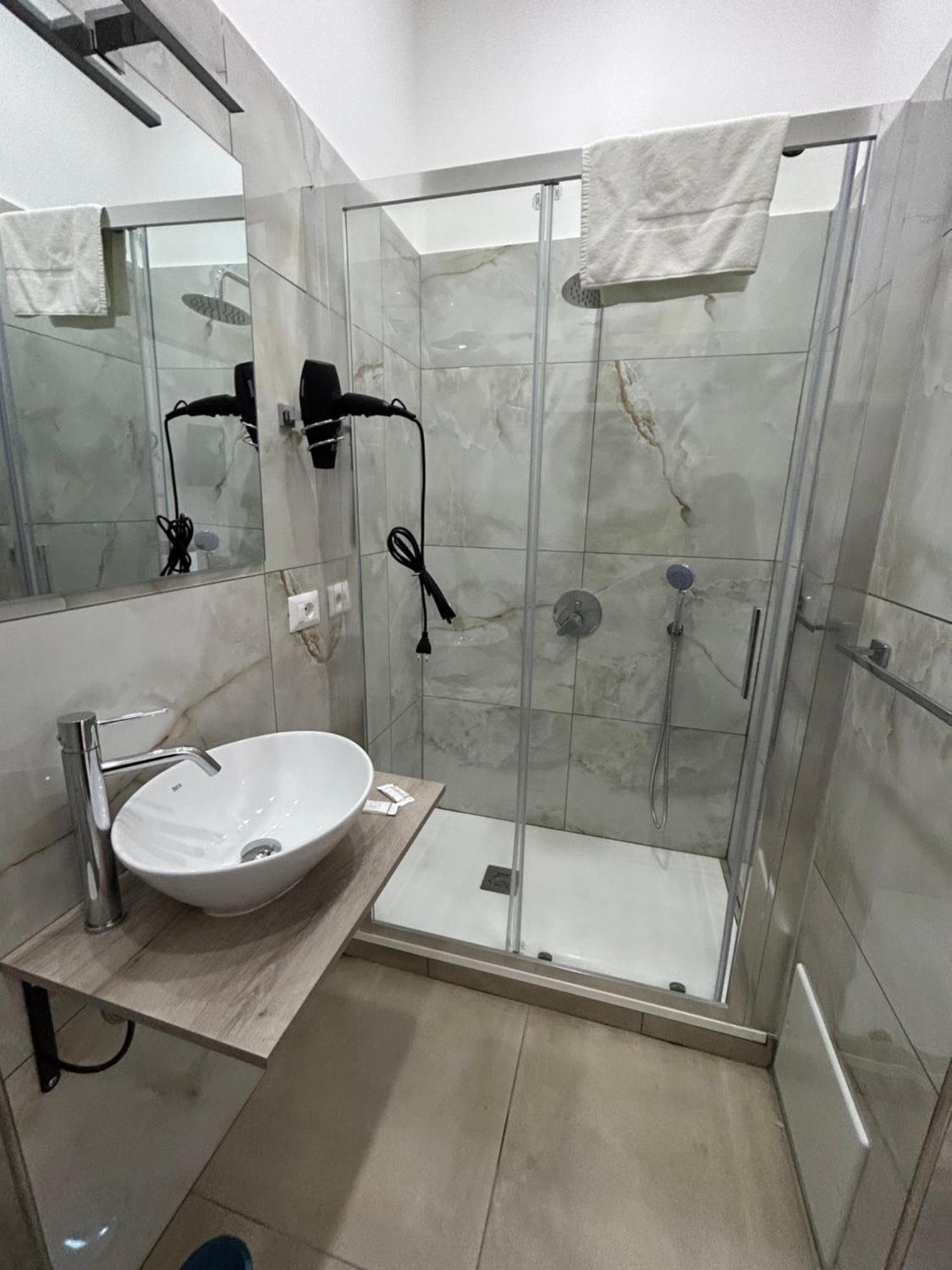 Enjoy Rooms Napoli Bagian luar foto