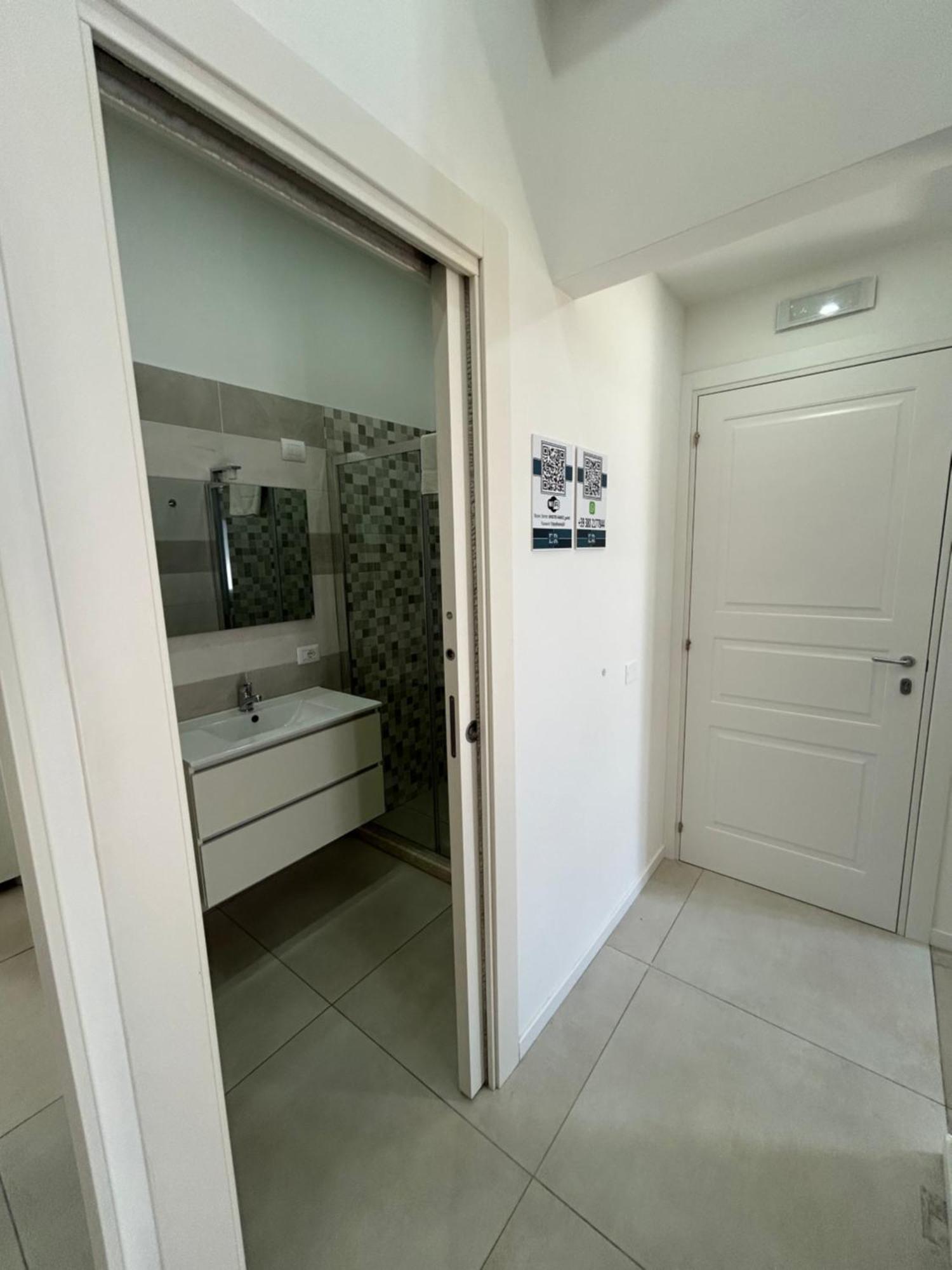 Enjoy Rooms Napoli Bagian luar foto