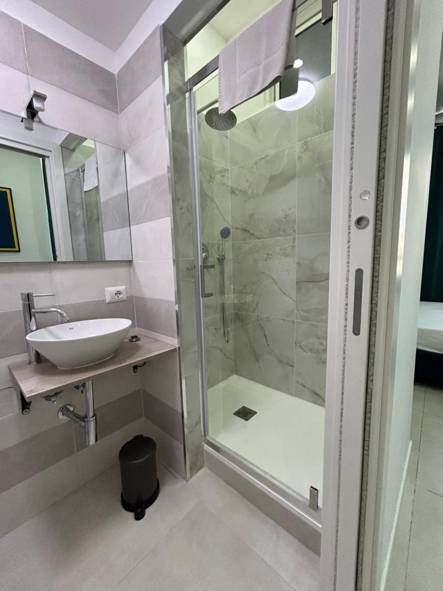 Enjoy Rooms Napoli Bagian luar foto